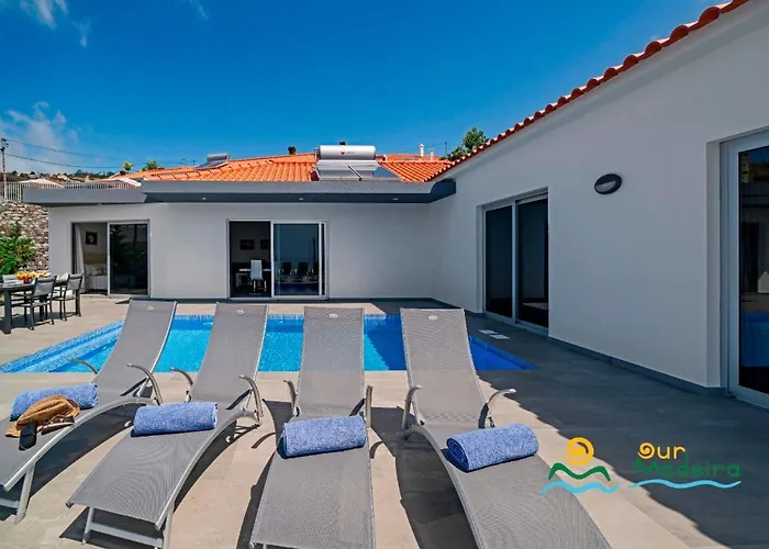 Ourmadeira - Calhetascape, Informal Vila